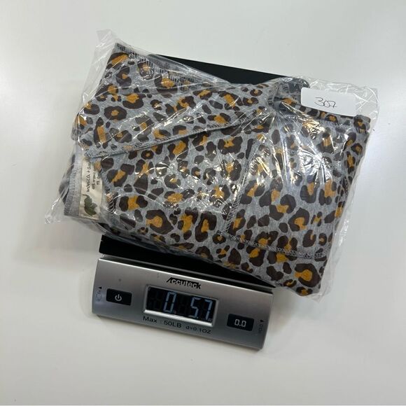 Monica + Andy Leopard Onesie Romper 12-18 Months Long Sleeve - Picture 4 of 4